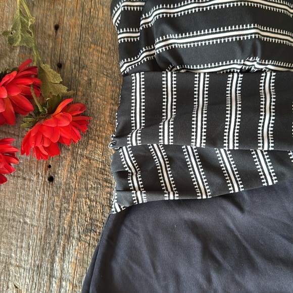 Clean Water Striped Black and White V-Neck One-Piece Swimsuit Size Large - Picture 9 of 10